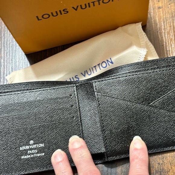 Textured Black Wallet - Picture 2 of 3